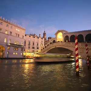 A Couple Of Steps From Rialto Appartement